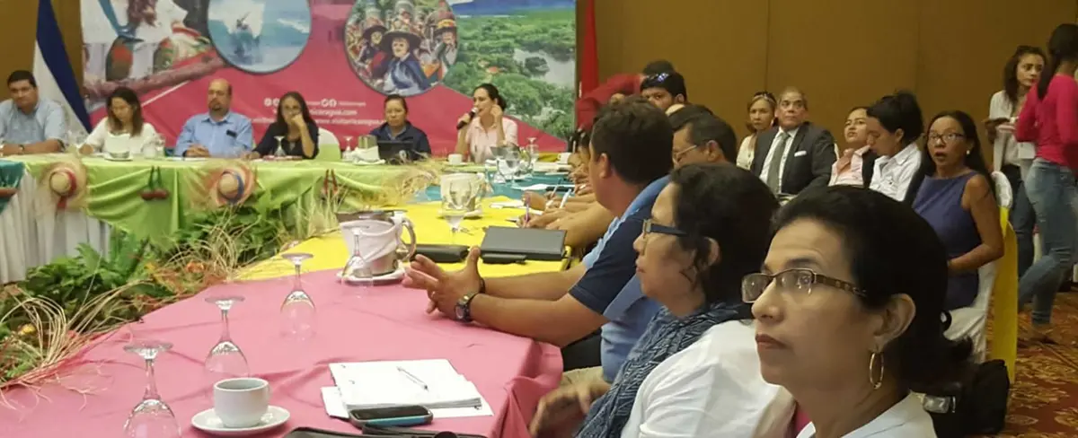 Pequeños empresarios sostienen encuentro con INTUR