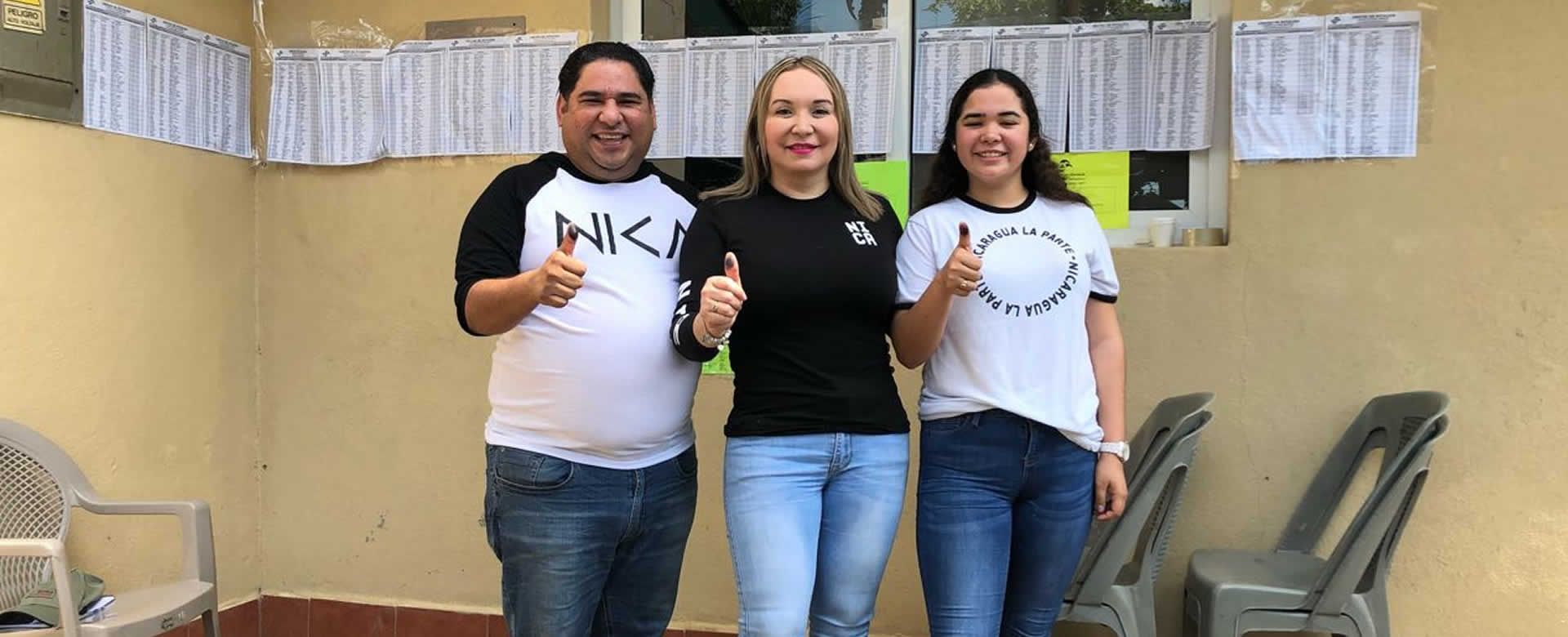 JR cumplió con su derecho al voto junto a su familia
