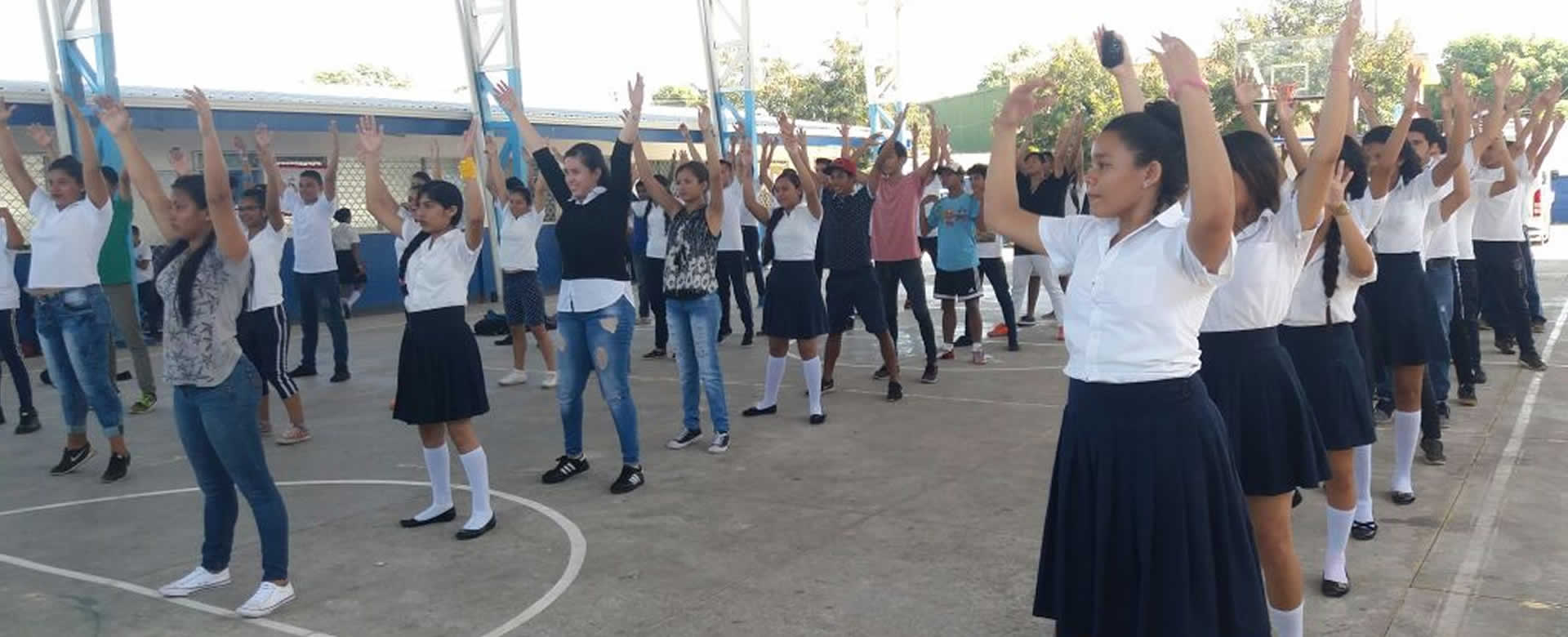 JICA  imparte práctica de Taiso en el Colegio 14 de Septiembre