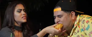 JR estrena parodia de "Mayores" junto a Karla Fornos