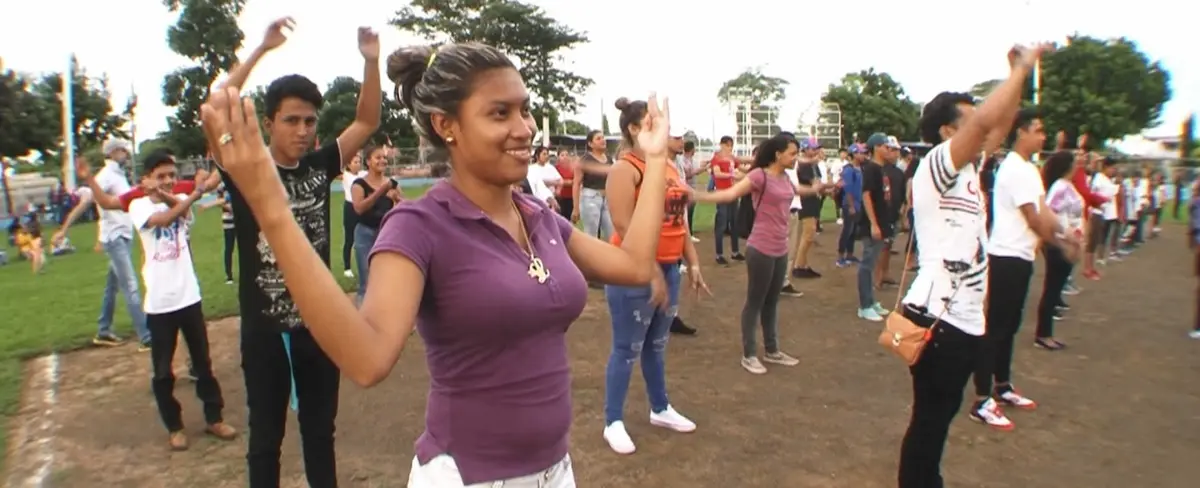 Estudiantes de secundaria practican Radio Taiso en honor a los Juegos Centroamericanos