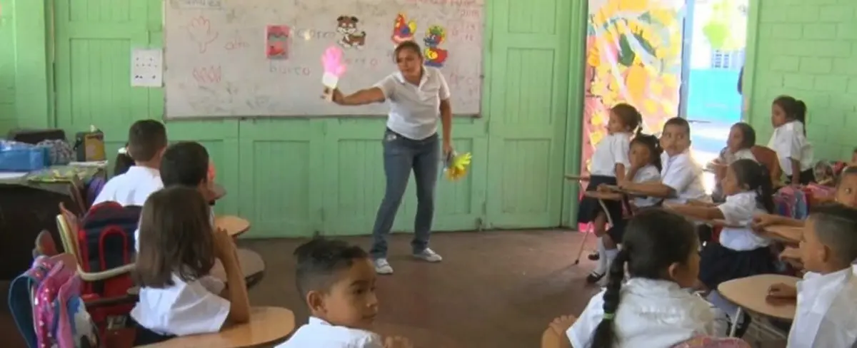 Estudiantes de primer grado ya reciben clases de inglés