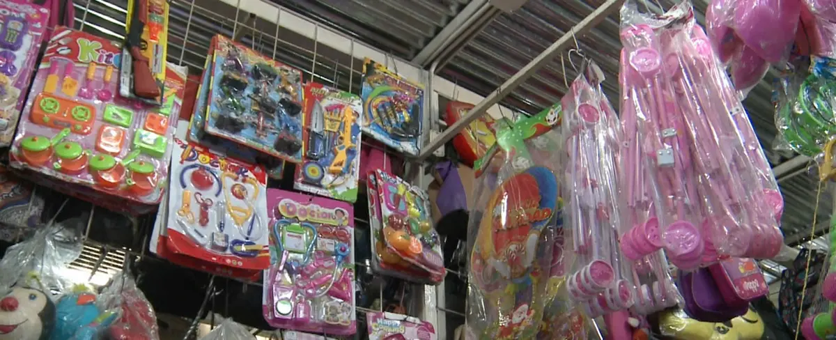 Mercado Roberto Huembes con variedad en productos navideños