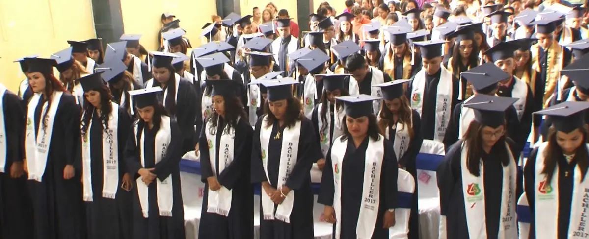 El Instituto Ramírez Goyena Gradúa a 200 bachilleres