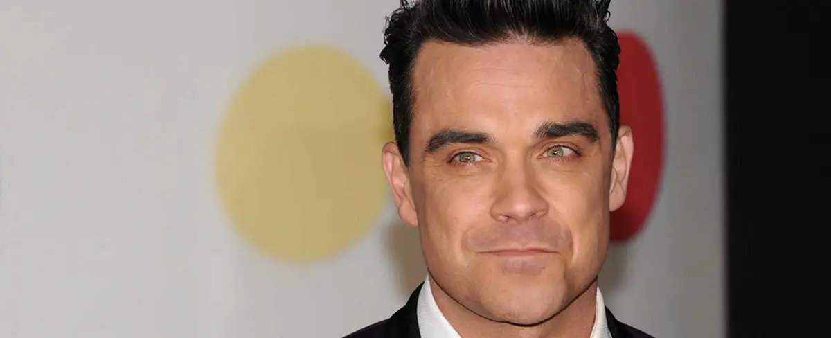 Robbie Williams batalla contra anomalías cerebrales