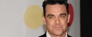 Robbie Williams batalla contra anomalías cerebrales