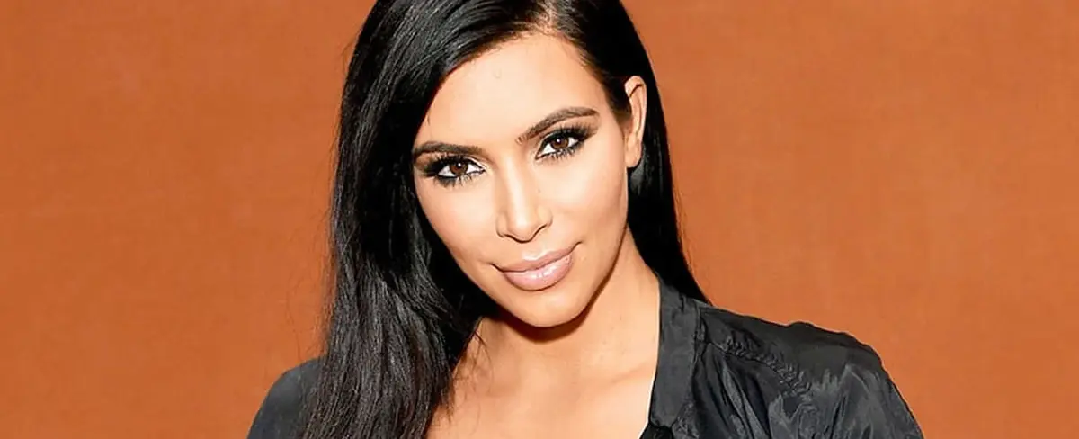 Kim Kardashian genera debates por sus incómodos muebles