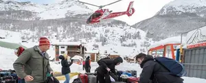 Cientos de turistas retornan a sus hogares con el cesar de nevadas en Los Alpes