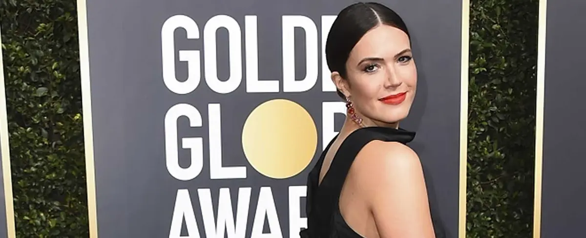 Mandy Moore hizo transpirar elegancia a la Alfombra Roja de Globos de Oro