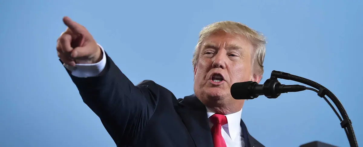 Donald Trump se refiere a inmigrantes de El Salvador y Haití como "países de m%#&@"