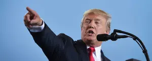 Donald Trump se refiere a inmigrantes de El Salvador y Haití como "países de m%#&@"