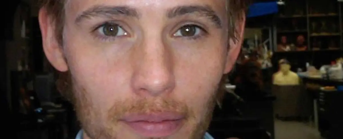 No te imaginas quién se esconde tras este rostro