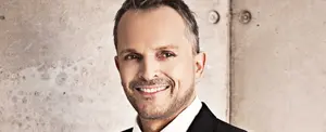 Miguel Bosé recuerda su adolescencia con emotiva fotografía