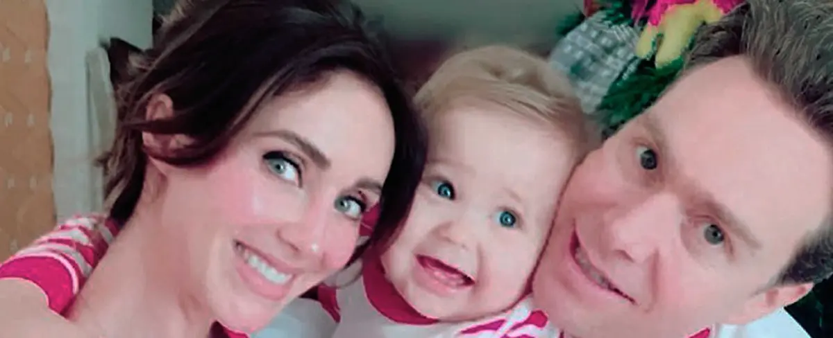 Anahí comparte foto alimentando a su bebé a víspera de su primer año