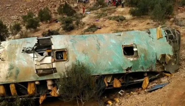 Suben los fallecidos tras accidente de autobús en Perú