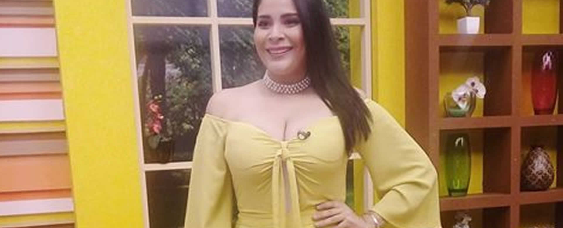 Mirna Zapata posa para una marca de lencería