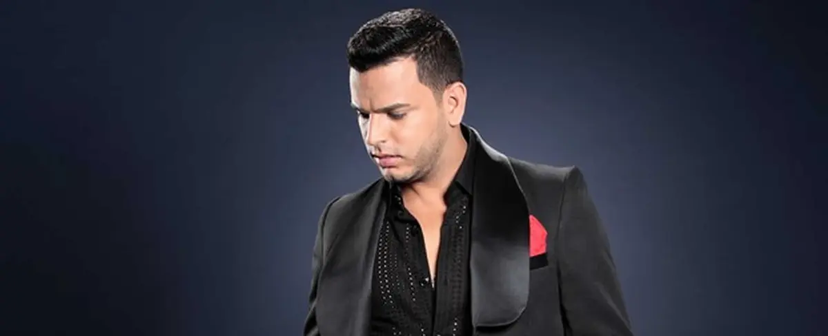 Tito "El Bambino" calienta las redes al posar desnudo 