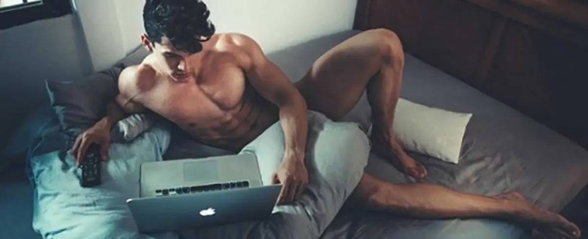 Candentes fotos de Edson Bonilla en sus redes sociales