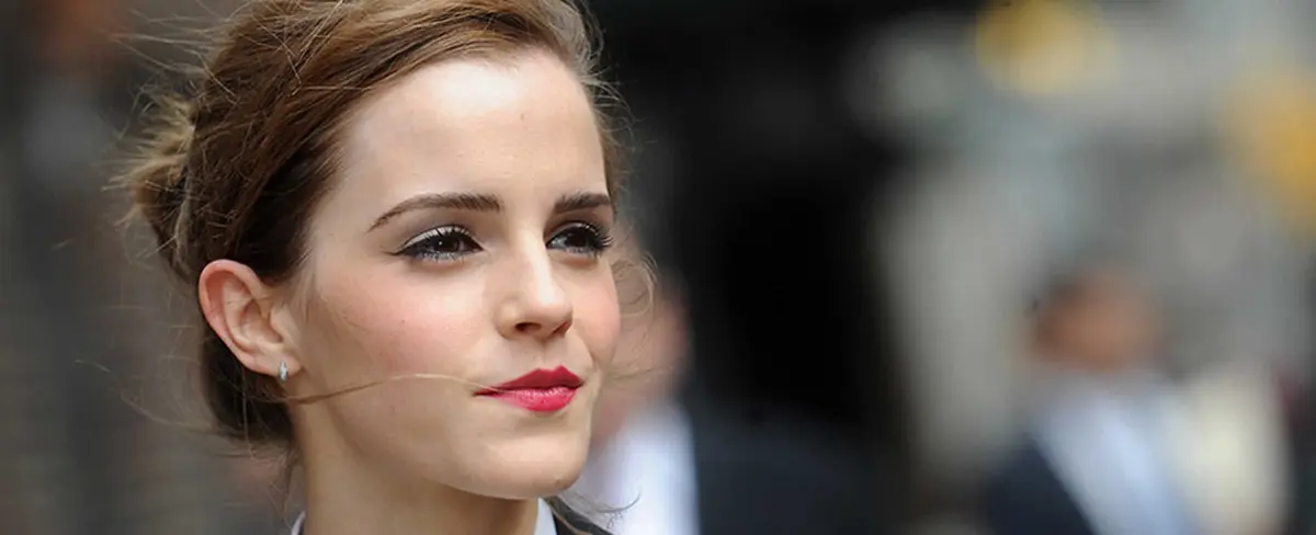 Emma Watson es criticada en Twitter por error gramatical en su nuevo tatuaje
