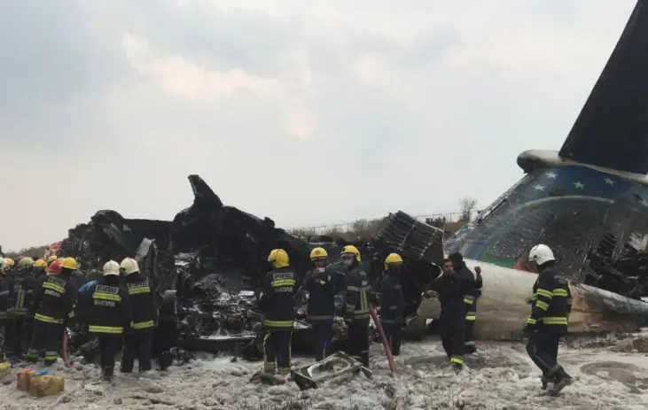 Alrededor de 49 fallecidos en choque de avión en Nepal