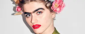 Conoce a la modelo que se hizo famosa por su "uniceja"