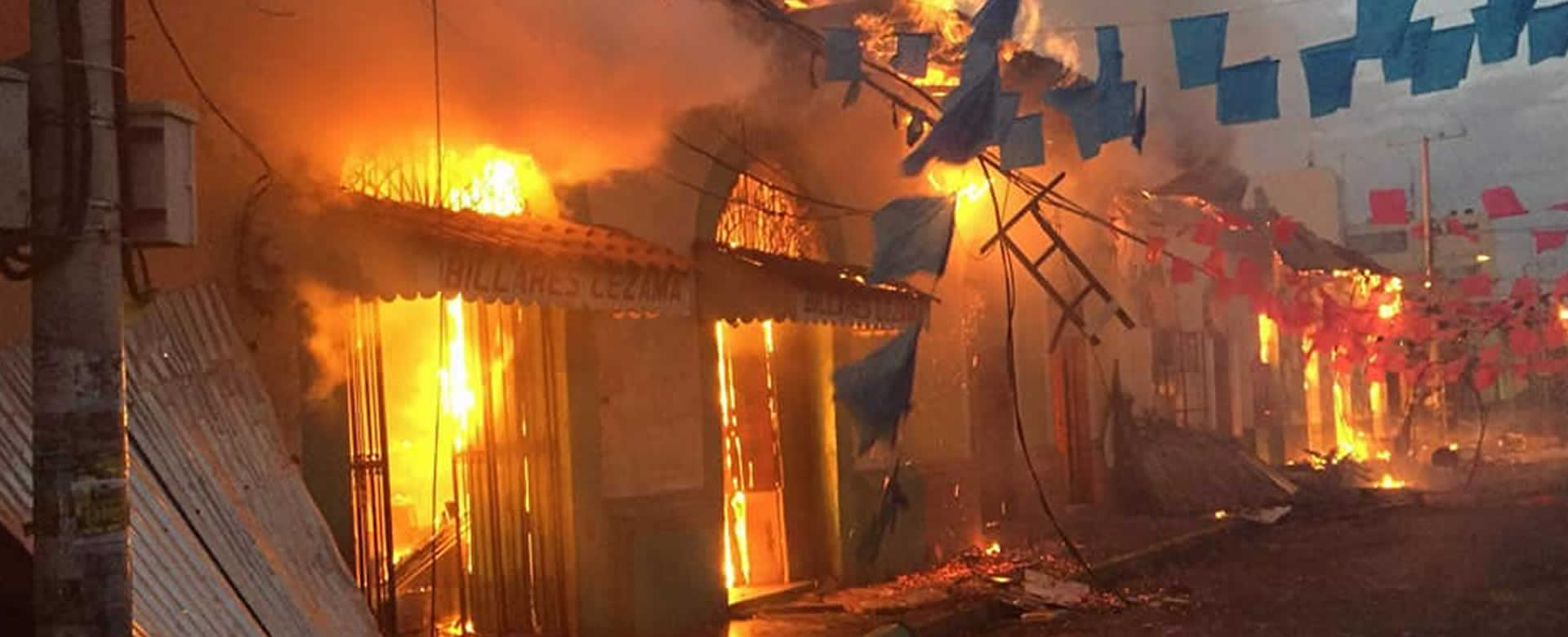 Grupos de vándalos prendieron fuego a las instalaciones del CUUN - UNAN León
