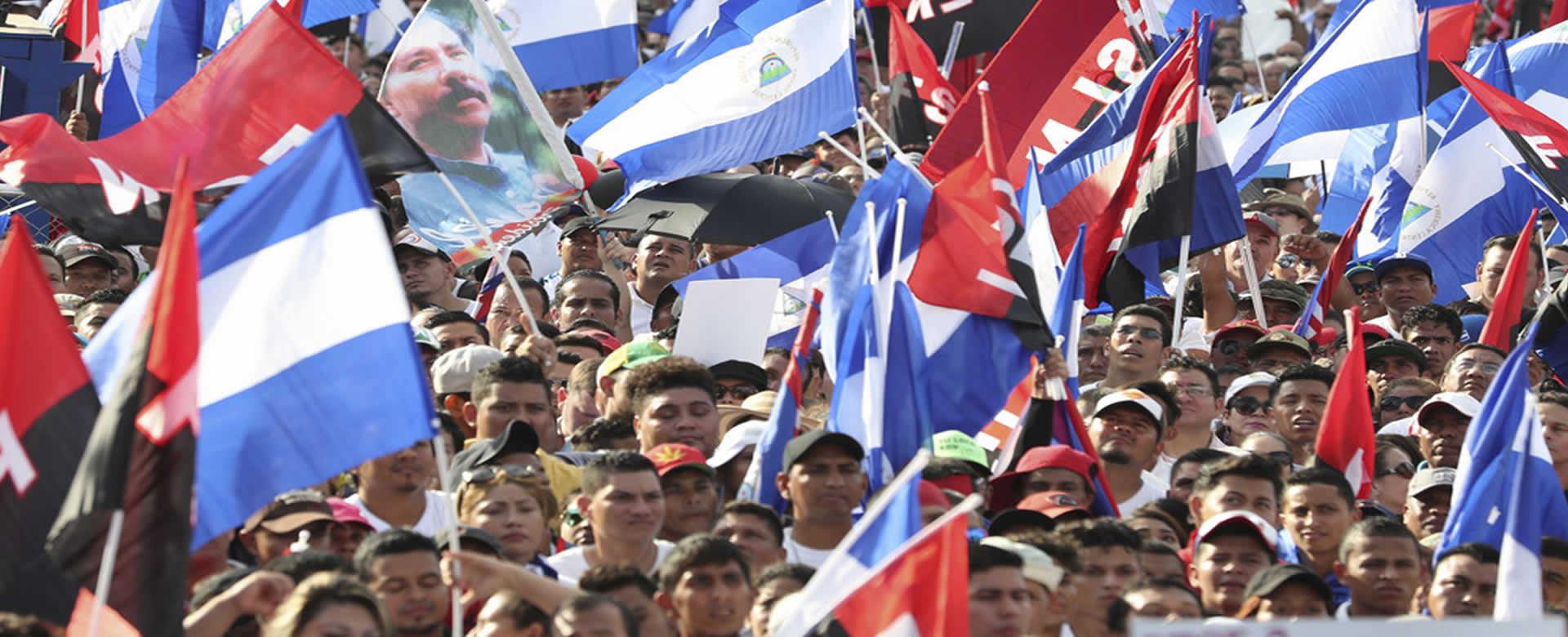 Miles de Nicaragüenses se reúnen en la Plaza de Las Victorias a favor de la Paz y el Diálogo