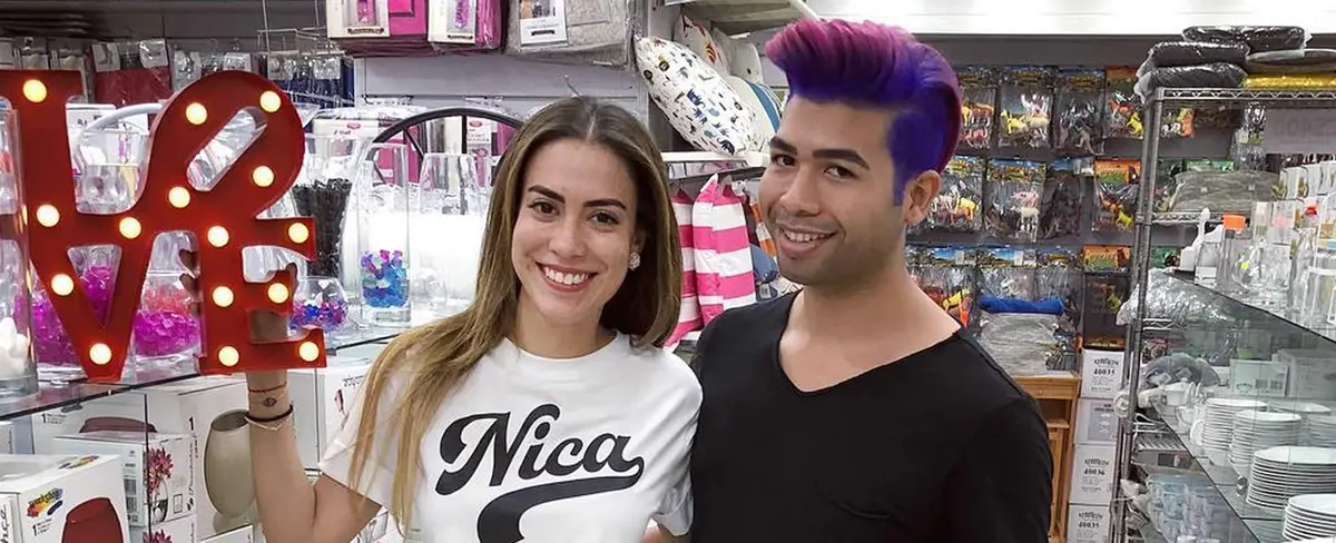 Niní Fashion y Alex Miller se muestran en ropa interior