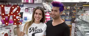 Niní Fashion y Alex Miller se muestran en ropa interior