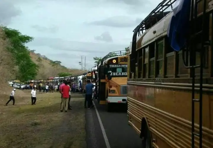 Rivas se suma a la caravana rumbo a la Plaza de las Victorias