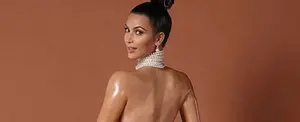 Kim Kardashian y su desnudo para promocionar su nueva fragancia
