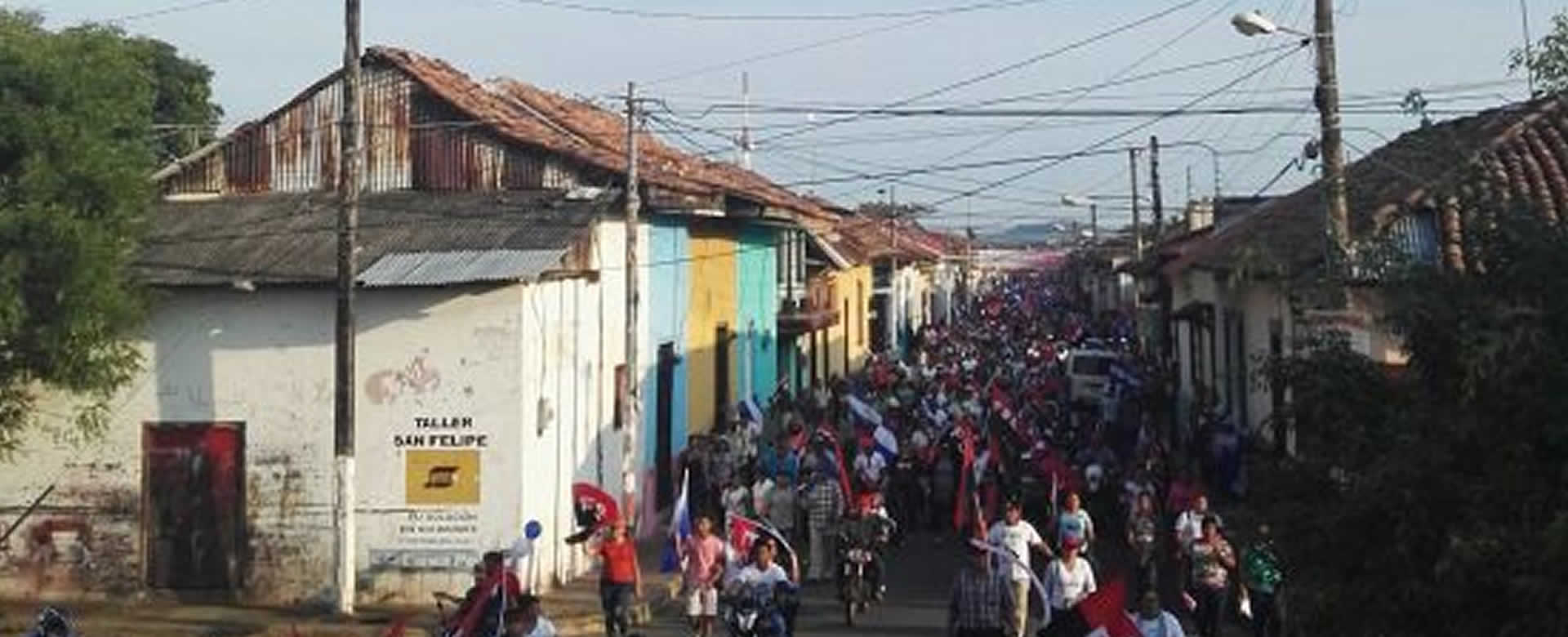 Leoneses realizan caminata en pro de los senderos de La Paz y el Diálogo