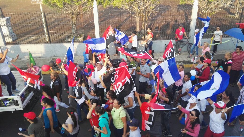 Leoneses realizan caminata en pro de los senderos de La Paz y el Diálogo