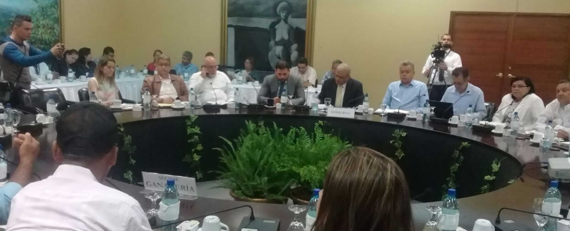 Sector Ganadero sostiene encuentro con Sistema de Producción