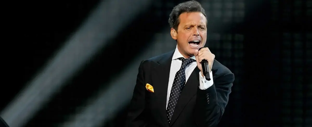 Luis Miguel acalora el escenario con accidente en su pantalón en San Diego, California