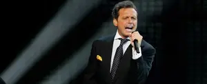 Luis Miguel acalora el escenario con accidente en su pantalón en San Diego, California