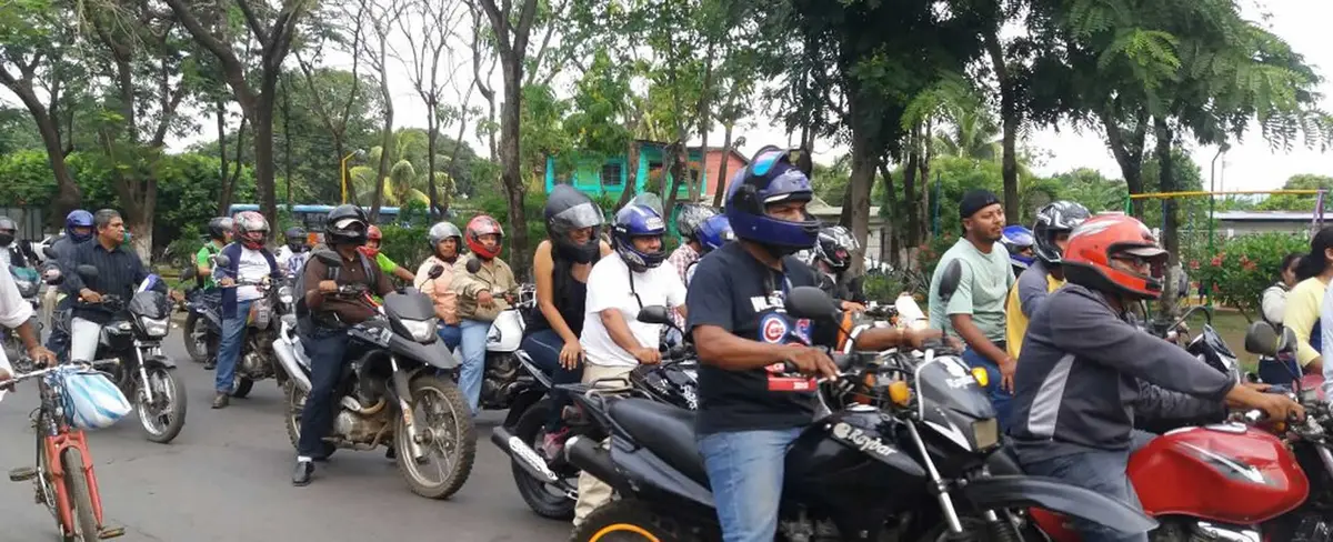 Los masayas recorren sus principales calles en respaldo al diálogo
