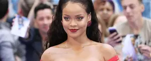 Rihanna modela su propia línea de lencería
