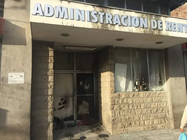 Grupos delincuenciales queman instalaciones de la DGI - Chinandega