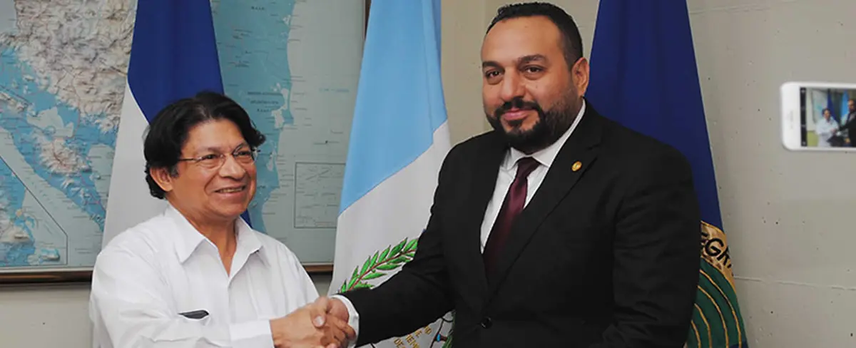 Nuevo embajador de Guatemala presenta Copias de Estilo