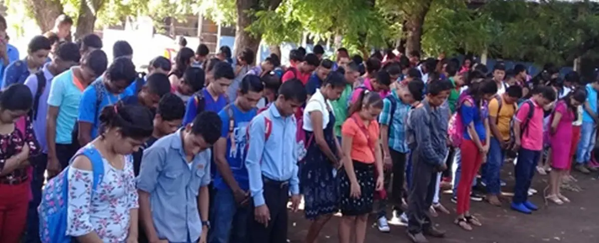 Un pueblo que camina, canta y calma por la paz en nuestros corazones