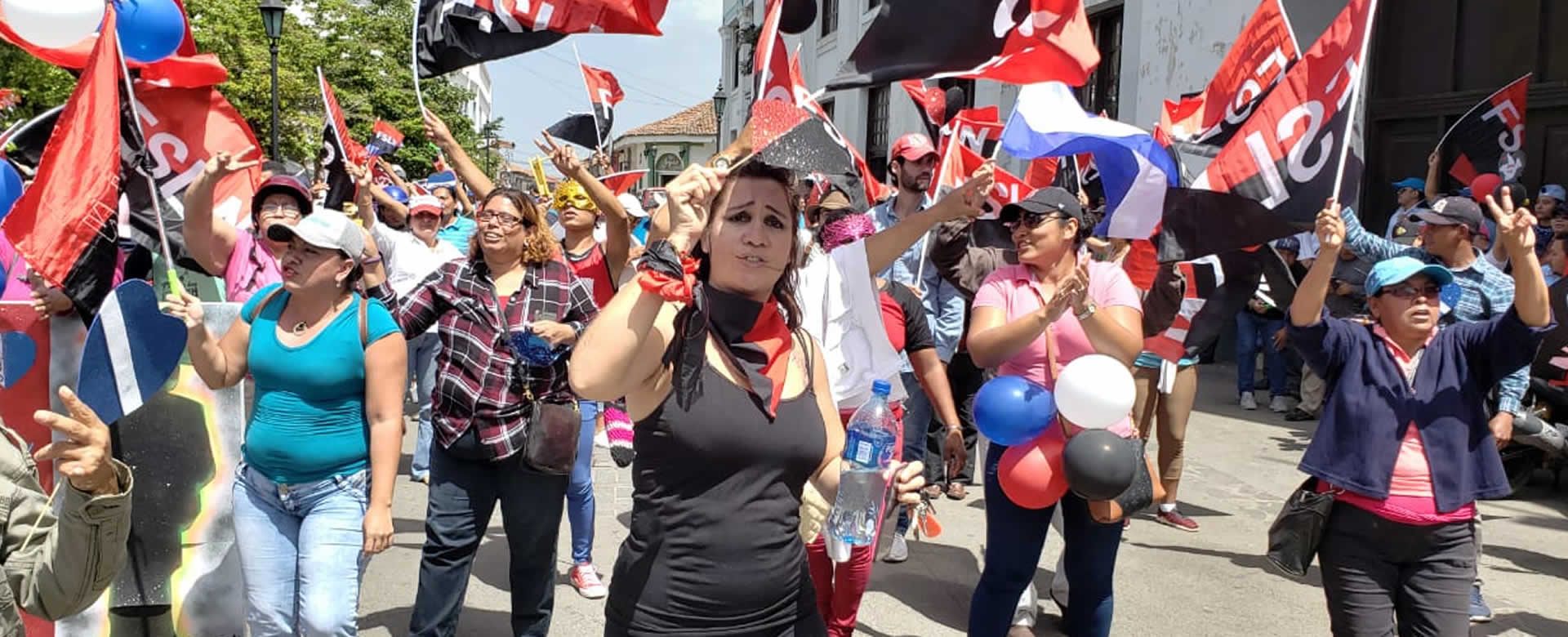 Leoneses celebran 39 aniversario de la toma del Fortín de Acosasco