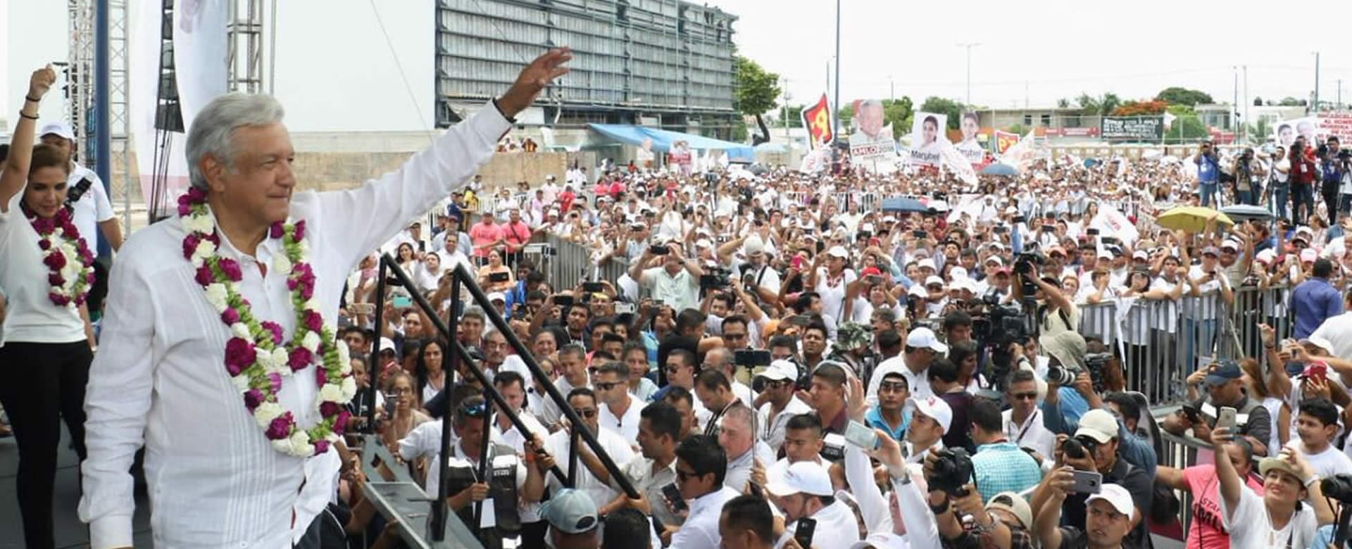 Presidente electo de México, Andrés López Obrador, es felicitado por diversos homólogos