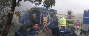 12 personas heridas y 30 fallecidas en accidente de autobús en Ecuador