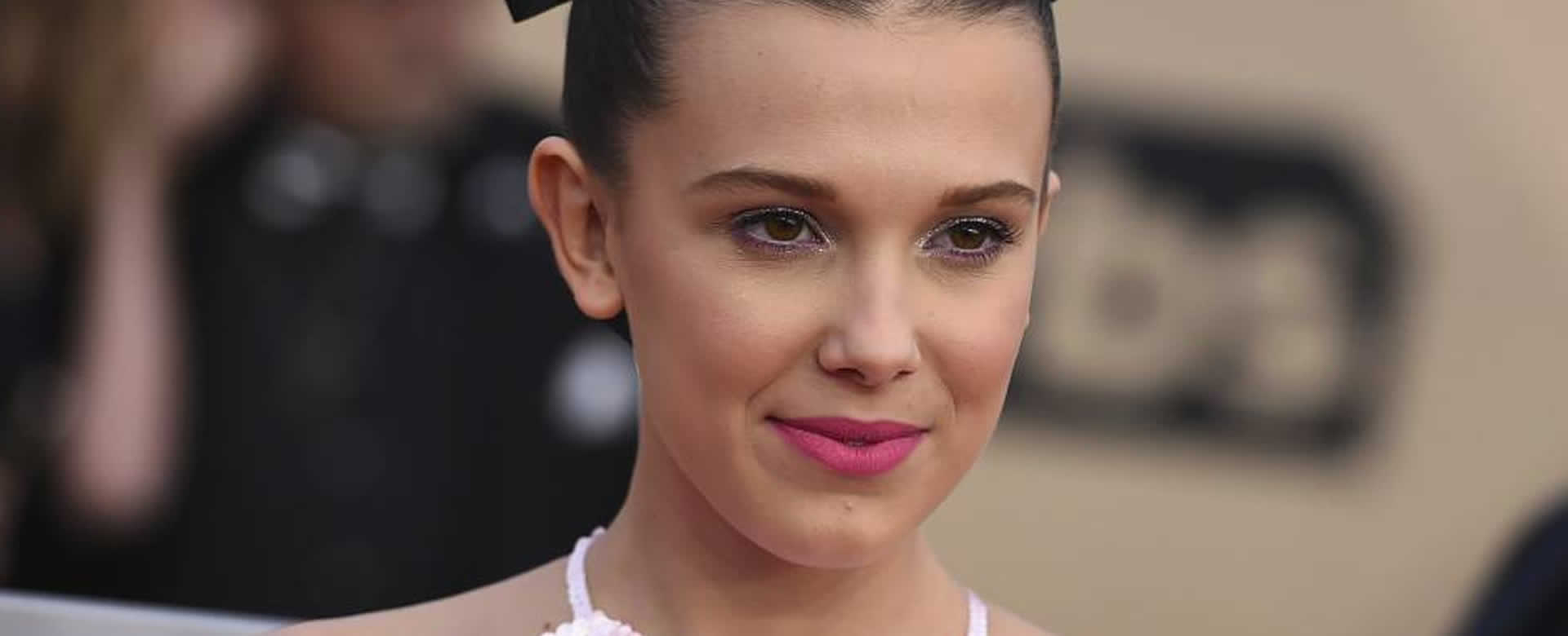 Millie Bobby muestra sus habilidades en la música