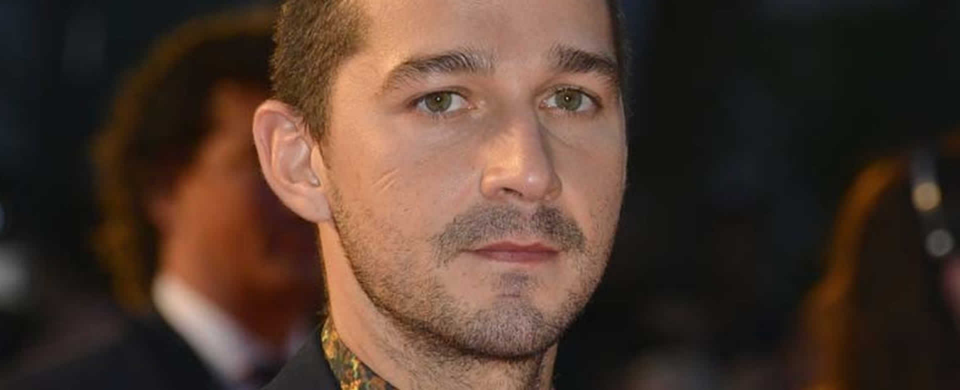 Shia LaBeouf sorprende con su parecido al Joker en su nueva película
