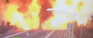 Impactantes imágenes de la explosión de un camión cisterna en plena autopista en Italia