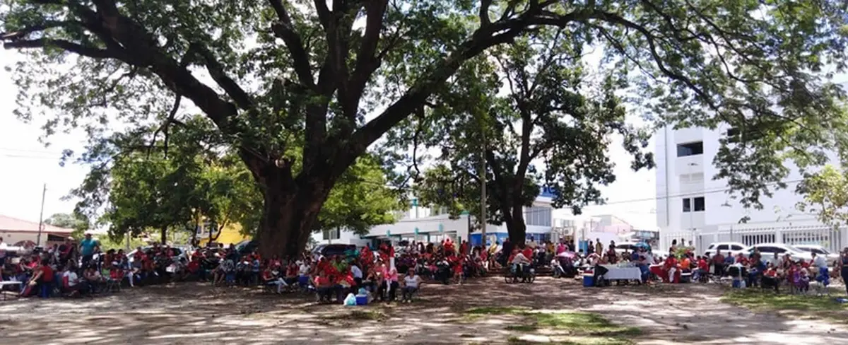 Huelguistas impiden el paso para entrar a uno de los principales aeropuertos de Costa Rica