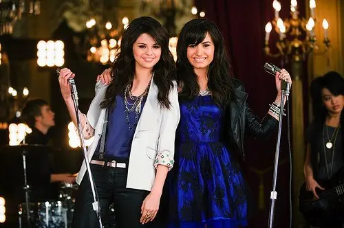 Selena Gómez envía muestras de apoyo a Demi Lovato