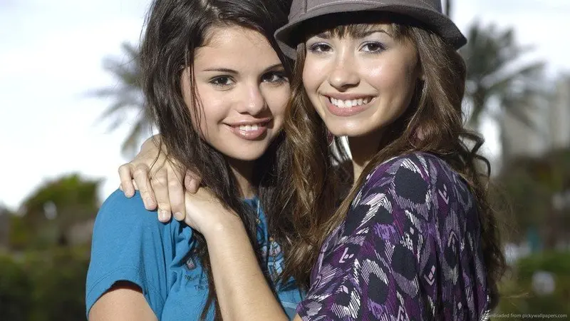 Selena Gómez envía muestras de apoyo a Demi Lovato